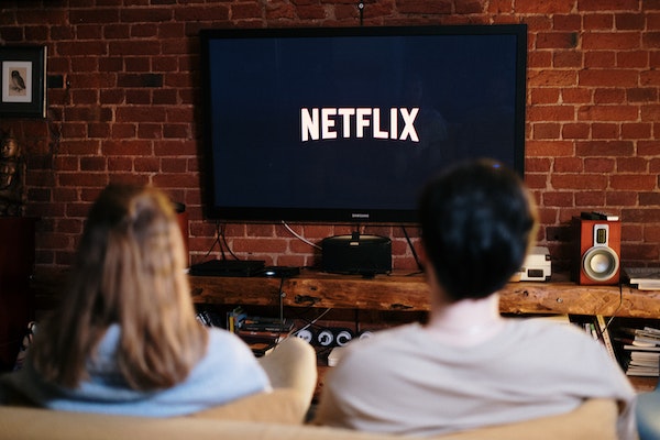 Usuários ativos da Netflix no Brasil diminuem após cobrança por